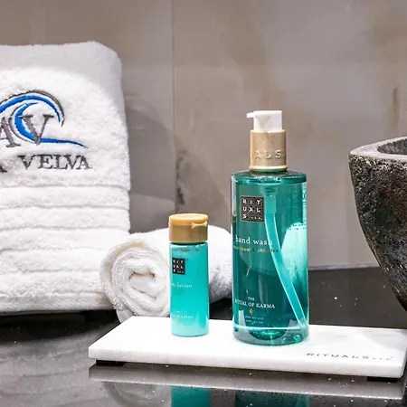 Aqua Velva Luxury Potos