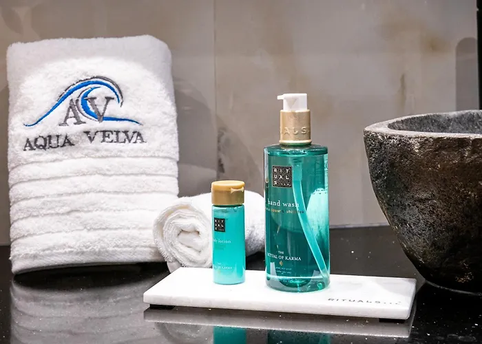 Aqua Velva Luxury Potos